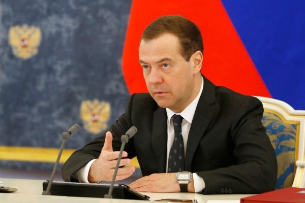 Медведев сравнил современность с 1990-ми