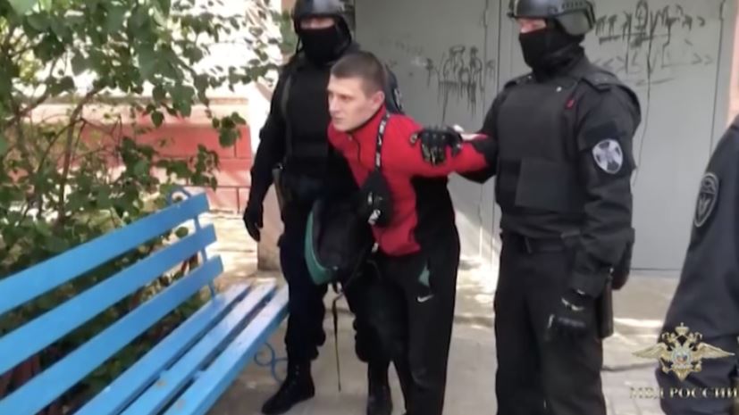 «При поддержке Росгвардии»: полиция задержала подозреваемых в хищении денег у ветерана, сидевшего с Путиным на параде