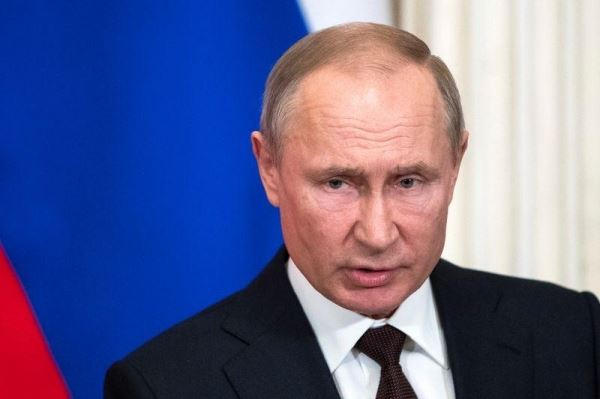 Путин наложил вето на закон об ответственности СМИ за распространение фейков